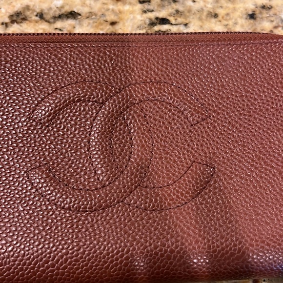 Authentic Chanel caviar leather wallet - Picture 4 of 13